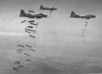 303rd Bomb Group B-17s in Action. 303rdbg.com/pp-bombsaway.html
