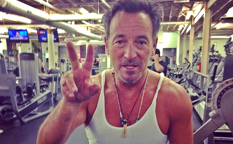 Bruce Springsteen at the gym, photo via @jordanrawlins