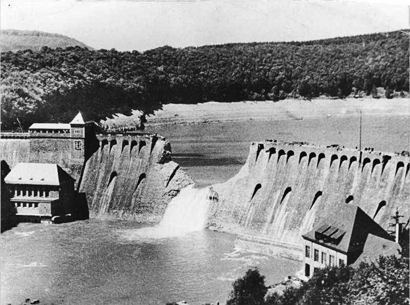 Eder Dam on 17 May 1943. Bundesarchiv, Bild 183-C0212-0043-012 / CC-BY-SA 3.0 , via Wikimedia Commons